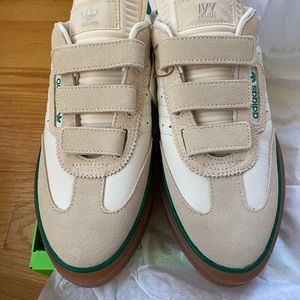 NWT never worn Adidas x Ivy Park Super sleek 3 strap V1 woman’s 7